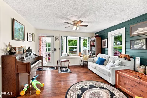 Living - 209 E Broyles Street Greeneville Tn 37745, Greeneville, TN 37745 photo 2 of 2