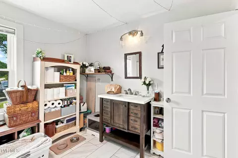 Bath - 209 E Broyles Street Greeneville Tn 37745, Greeneville, TN 37745 photo 1 of 1