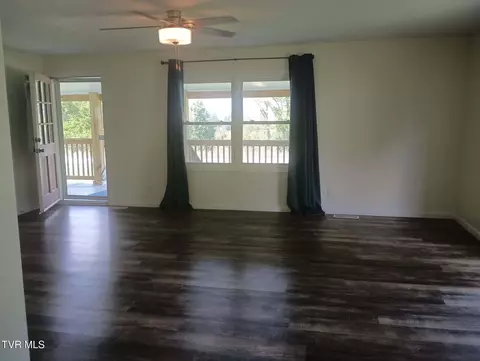 Living - 230 Mohawk Creek Road Midway Tn 37809, Midway, TN 37809 photo 2 of 5