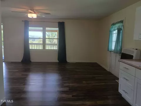 Living - 230 Mohawk Creek Road Midway Tn 37809, Midway, TN 37809 photo 4 of 5