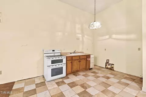 Kitchen - 961 Pemberton Road Bristol Tn 37620, Bristol, TN 37620 photo 4 of 4