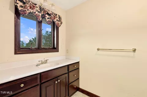 Bath - 961 Pemberton Road Bristol Tn 37620, Bristol, TN 37620 photo 4 of 5