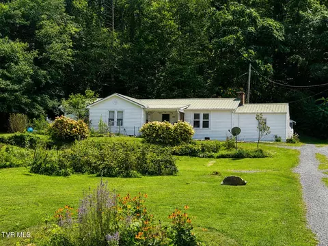 821 S Beaver Dam Avenue Damascus Va 24236, Damascus, VA 24236