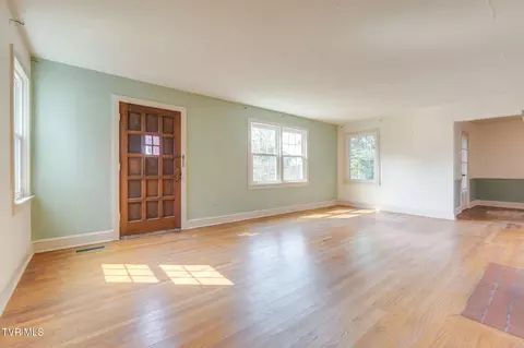 Living - 725 Prospect Avenue Bristol Va 24201, Bristol, VA 24201 photo 2 of 4