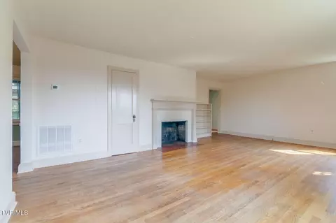 Living - 725 Prospect Avenue Bristol Va 24201, Bristol, VA 24201 photo 4 of 4