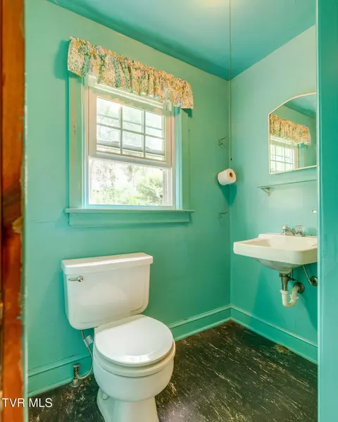 Bath - 725 Prospect Avenue Bristol Va 24201, Bristol, VA 24201 photo 2 of 2