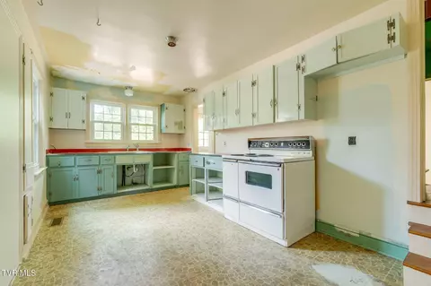 Kitchen - 725 Prospect Avenue Bristol Va 24201, Bristol, VA 24201 photo 1 of 3