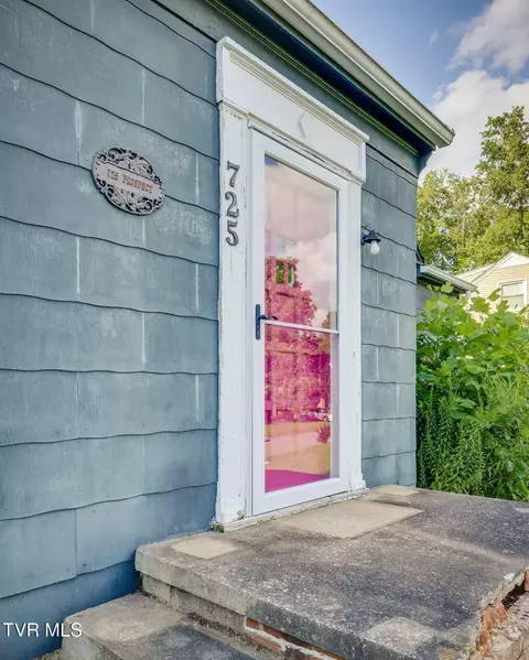 Exterior - 725 Prospect Avenue Bristol Va 24201, Bristol, VA 24201 photo 4 of 10