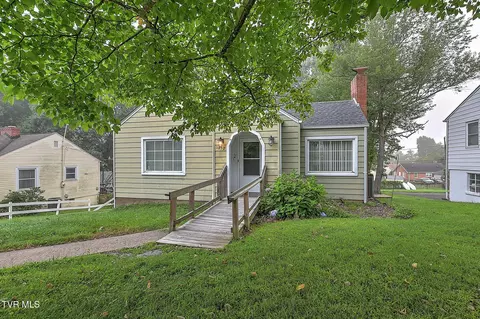 1852 Oakwood Drive Kingsport Tn 37664, Kingsport, TN 37664