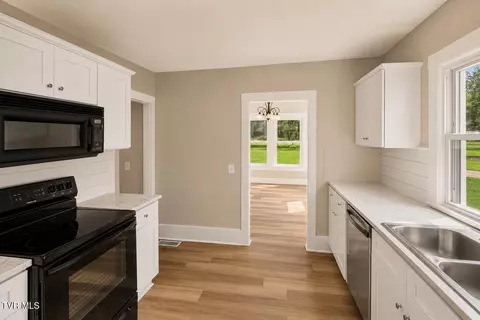 Kitchen - 963 Main Street Bean Station Tn 37708, Bean Station, TN 37708 photo 1 of 1