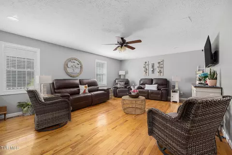 Living - 214 Sunny Hill Court Fall Branch Tn 37656, Fall Branch, TN 37656 photo 2 of 2