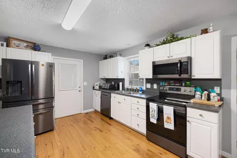 Kitchen - 214 Sunny Hill Court Fall Branch Tn 37656, Fall Branch, TN 37656 photo 2 of 2