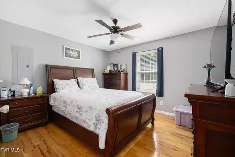 Bedroom - 214 Sunny Hill Court Fall Branch Tn 37656, Fall Branch, TN 37656 photo 2 of 3