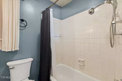 Bath - 207 Hermosa Drive Fall Branch Tn 37656, Fall Branch, TN 37656 photo 2 of 4