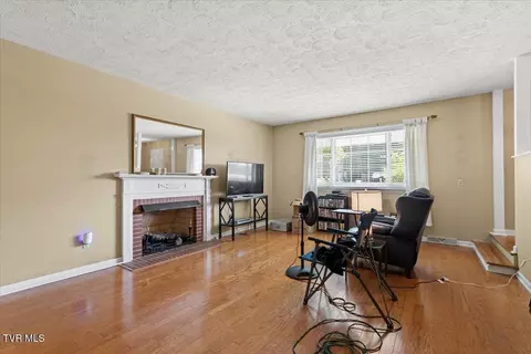 Living - 207 Hermosa Drive Fall Branch Tn 37656, Fall Branch, TN 37656 photo 1 of 2