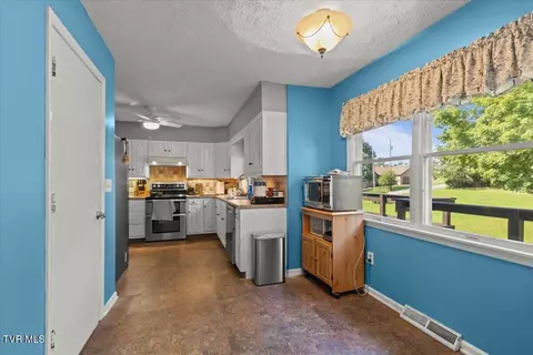 Kitchen - 207 Hermosa Drive Fall Branch Tn 37656, Fall Branch, TN 37656 photo 3 of 4