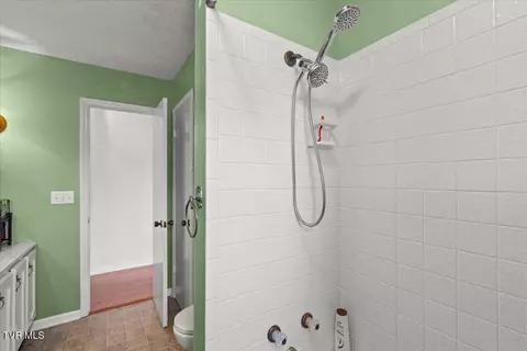Bath - 207 Hermosa Drive Fall Branch Tn 37656, Fall Branch, TN 37656 photo 4 of 4