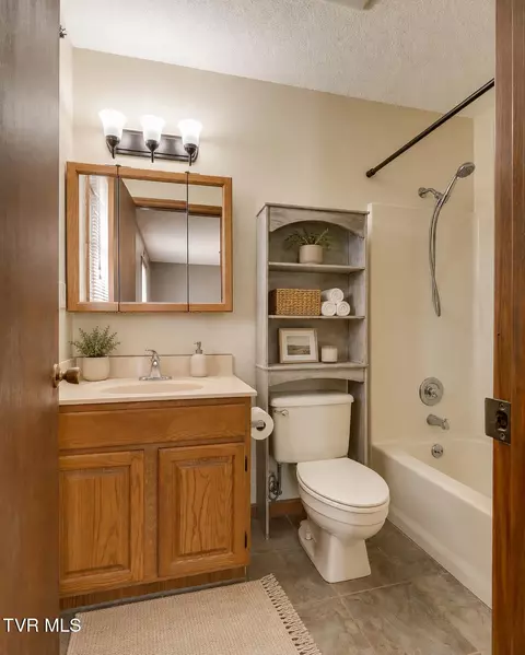 Bath - 100 Ridge Circle Drive Fall Branch Tn 37656, Fall Branch, TN 37656 photo 1 of 3