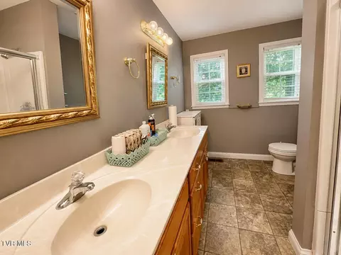 Bath - 501 E 9th Avenue Johnson City Tn 37601, Johnson City, TN 37601 photo 7 of 9
