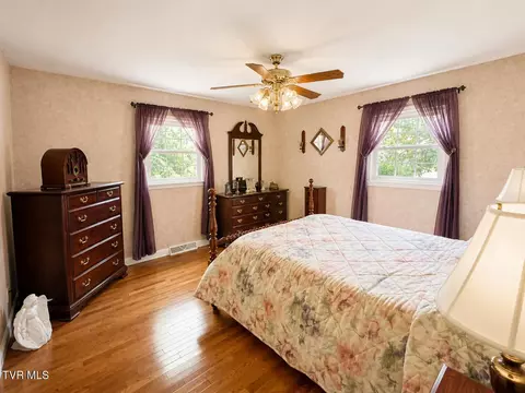 Bedroom - 501 E 9th Avenue Johnson City Tn 37601, Johnson City, TN 37601 photo 5 of 12