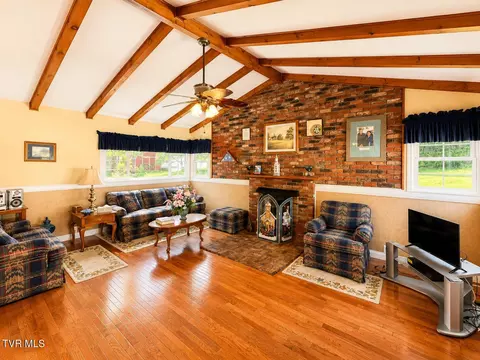 Living - 501 E 9th Avenue Johnson City Tn 37601, Johnson City, TN 37601 photo 5 of 9