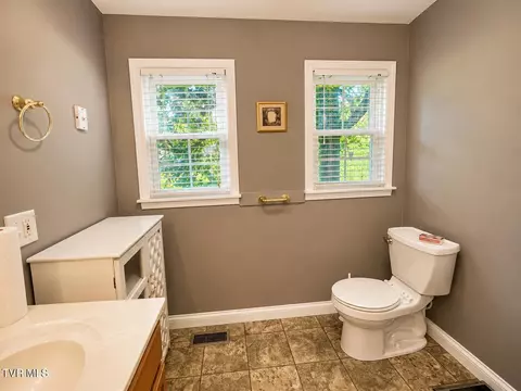 Bath - 501 E 9th Avenue Johnson City Tn 37601, Johnson City, TN 37601 photo 6 of 9