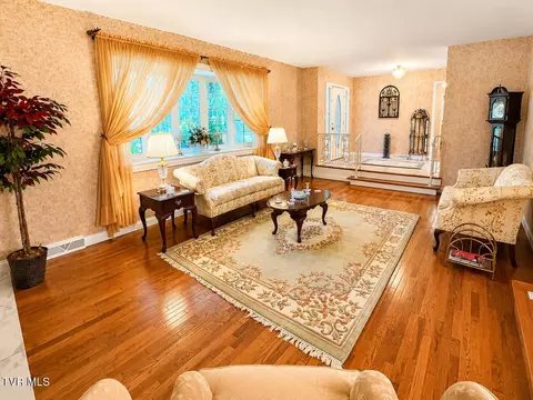 Living - 501 E 9th Avenue Johnson City Tn 37601, Johnson City, TN 37601 photo 2 of 9