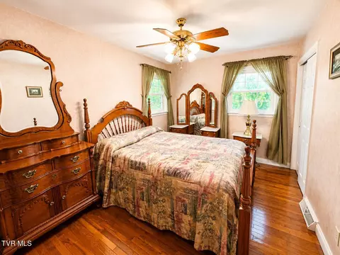 Bedroom - 501 E 9th Avenue Johnson City Tn 37601, Johnson City, TN 37601 photo 10 of 12