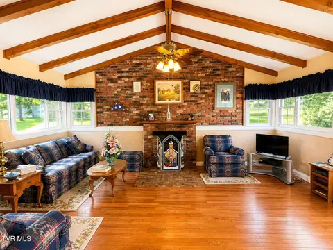 Living - 501 E 9th Avenue Johnson City Tn 37601, Johnson City, TN 37601 photo 4 of 9