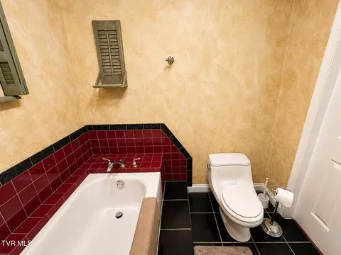 Bath - 501 E 9th Avenue Johnson City Tn 37601, Johnson City, TN 37601 photo 3 of 9