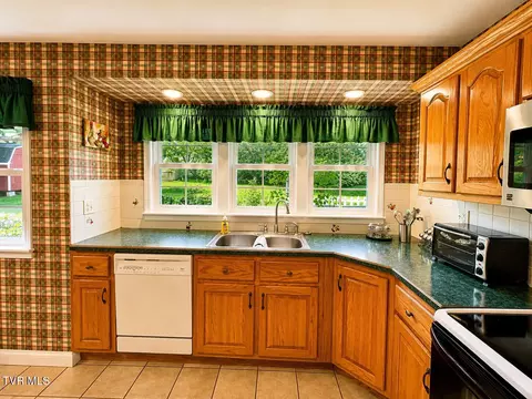Kitchen - 501 E 9th Avenue Johnson City Tn 37601, Johnson City, TN 37601 photo 4 of 9