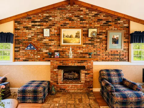 Living - 501 E 9th Avenue Johnson City Tn 37601, Johnson City, TN 37601 photo 9 of 9