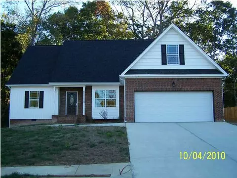 686 Soaring Eagle Cir, Hixson, TN 37343 photo 3