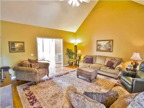 8507 Streamside Dr, Ooltewah, TN 37363 photo 4