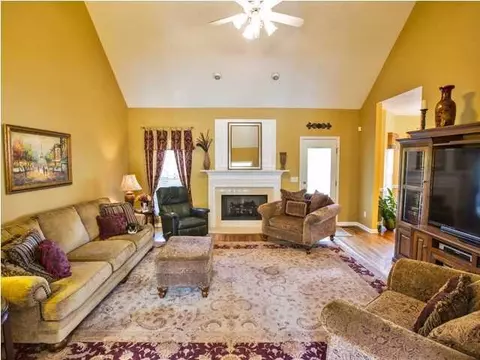 8507 Streamside Dr, Ooltewah, TN 37363 photo 3