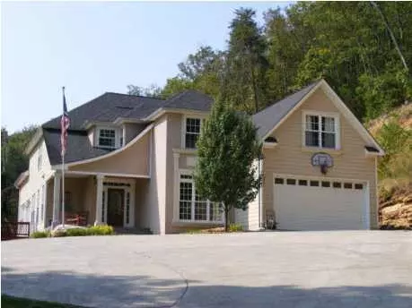 2005 Eagle Point Dr, Dalton, GA 30720 photo 1