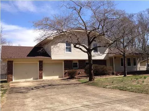 1923 Lake Peninsula Dr, Hixson, TN 37343 photo 1