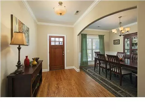 8317 Frontgate Cir, Ooltewah, TN 37363 photo 2