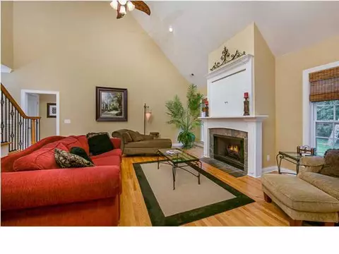 8604 Streamside Dr, Ooltewah, TN 37363 photo 3