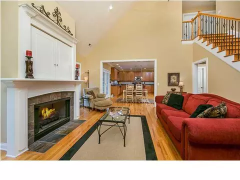 8604 Streamside Dr, Ooltewah, TN 37363 photo 4