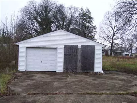 155 E Spring St, Whitwell, TN 37397 photo 2