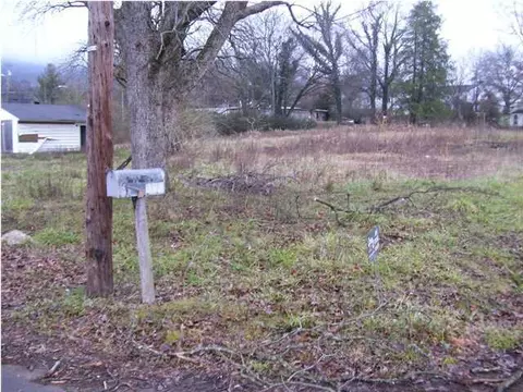 155 E Spring St, Whitwell, TN 37397 photo 4