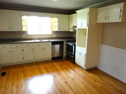 12 Phillips Dr, Fort Oglethorpe, GA 30742 photo 2