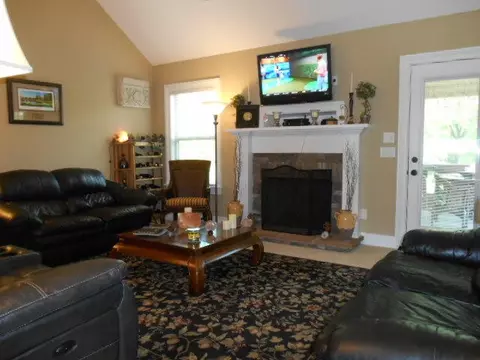 7377 Pfizer Dr, Ooltewah, TN 37363 photo 2