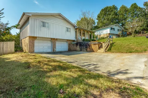 908 Sutton Dr, Hixson, TN 37343 photo 2