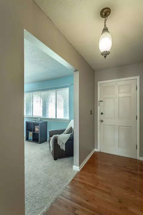 908 Sutton Dr, Hixson, TN 37343 photo 4
