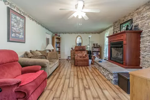 187 Grant Dr, Ringgold, GA 30736 photo 2