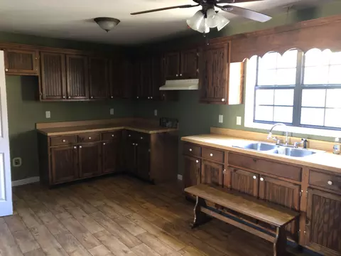 115 Park St, Sequatchie, TN 37374 photo 3