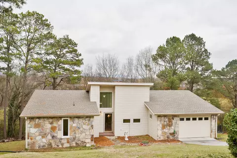 2510 E Hillview Dr, Dalton, GA 30721 photo 1