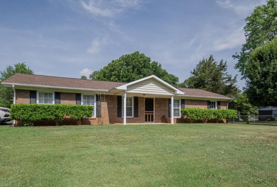 103 SW Evergreen Pl, Calhoun, GA 30701 31 Photos MLS 1355784 Movoto